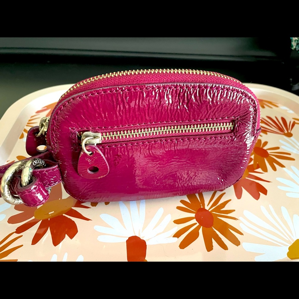 🌃 American Eagle Wristlet! Adorable with any fit 🌇